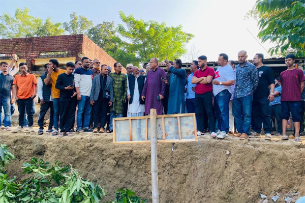 নিঃস্ব মানুষের দীর্ঘশ্বাস শুনতে ধসে পড়া কুশিয়ারাপারে অ্যাড. এমরান চৌধুরী